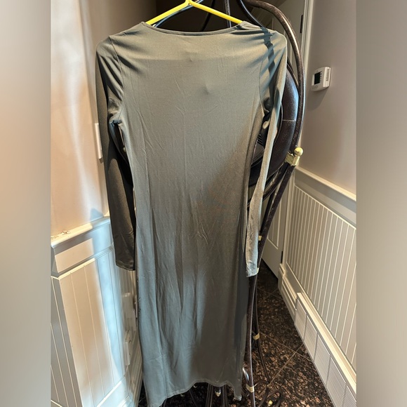 Woman’s Dress - Picture 3 of 7